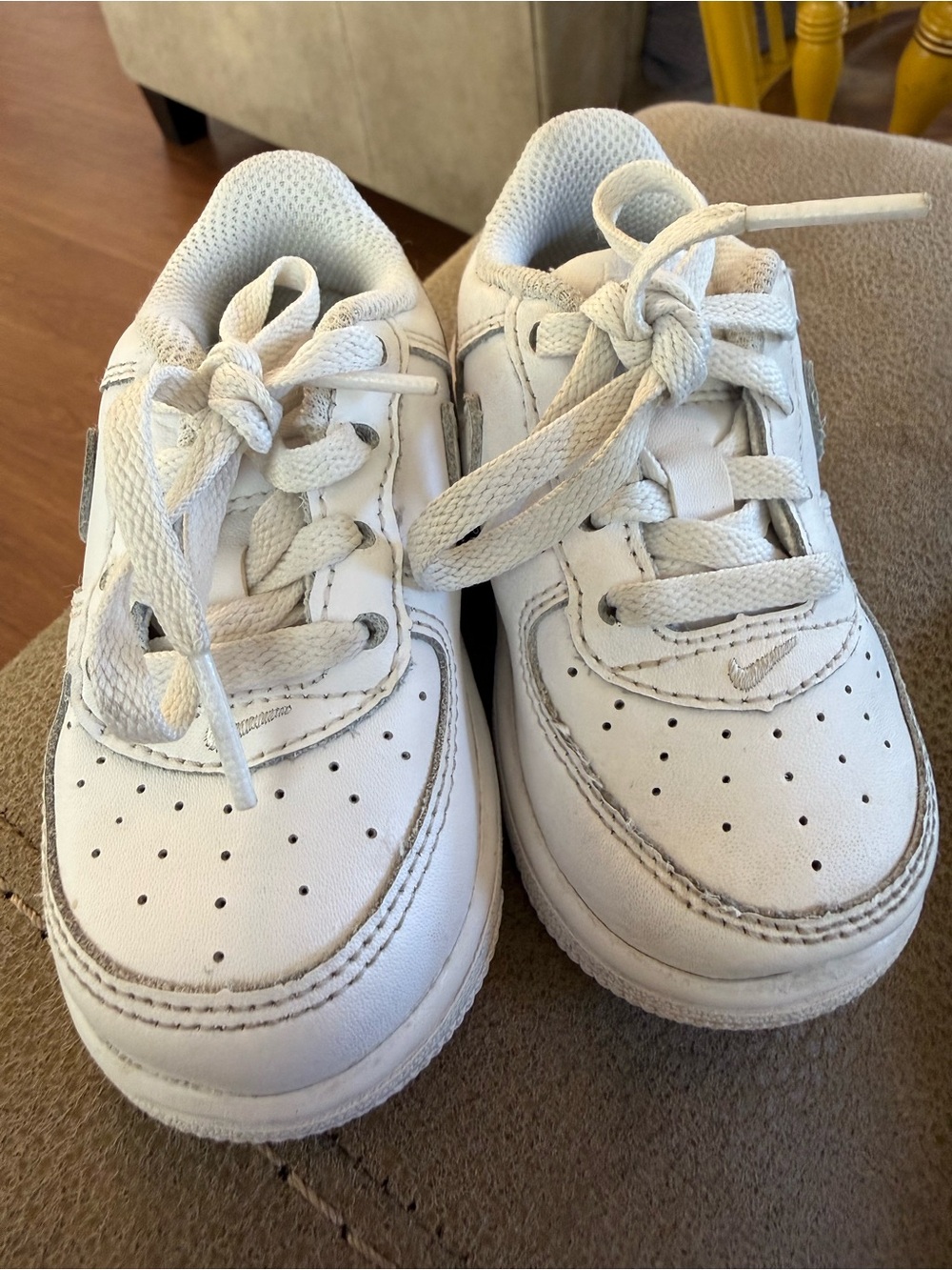 Nike toddler 5 C White Low-Top Leather Sneakers